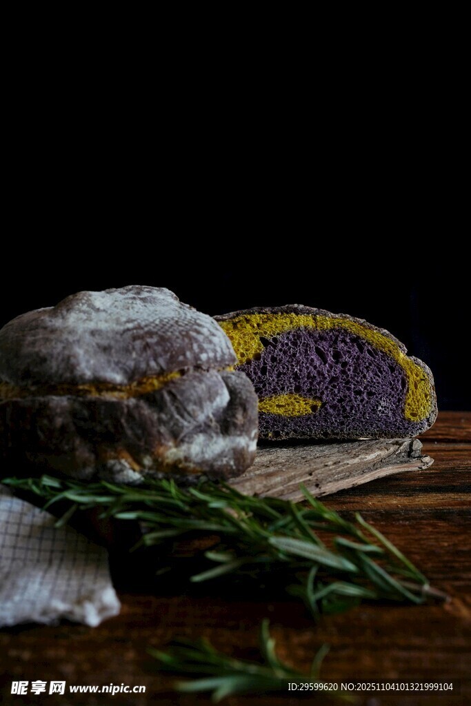 美味奶酪配迷迭香