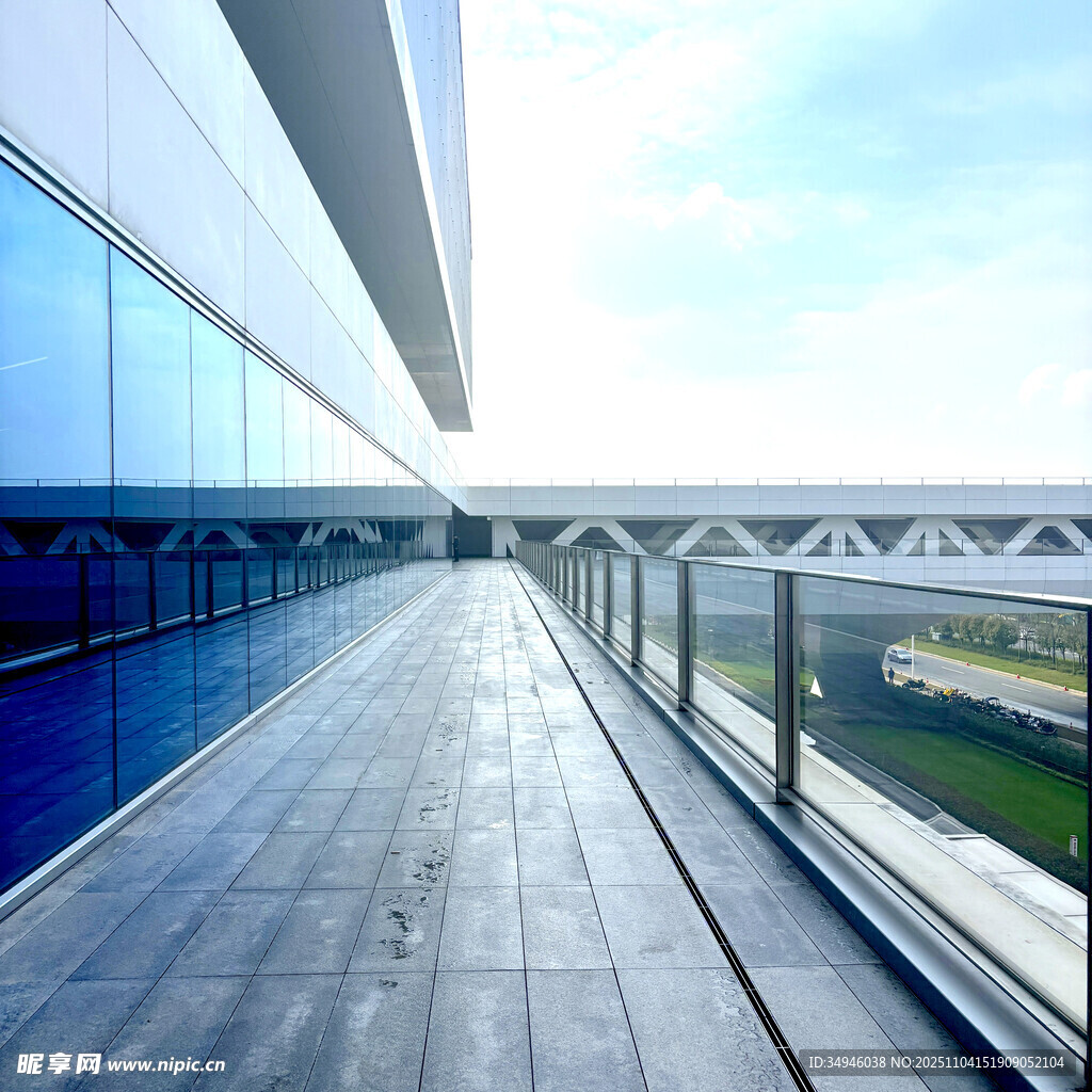 現(xiàn)代建筑露天觀景平臺