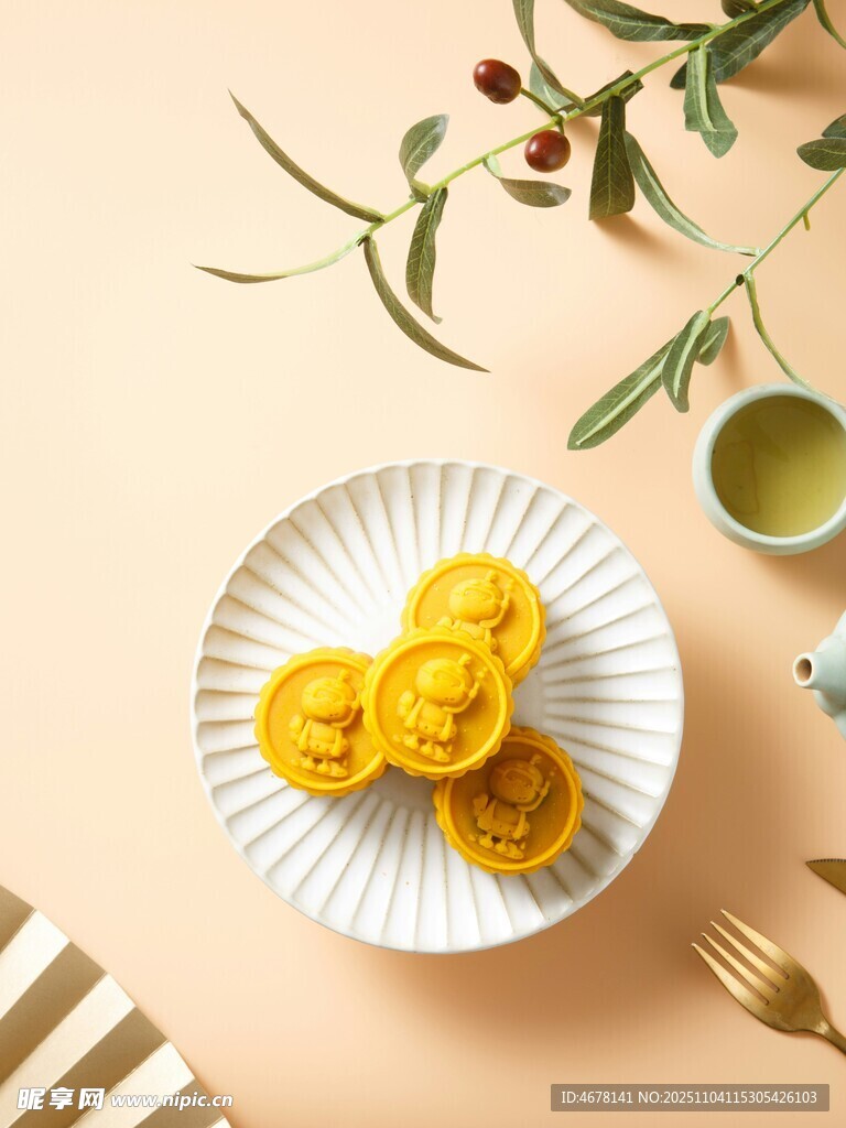 精致擺盤的美味黃色面食