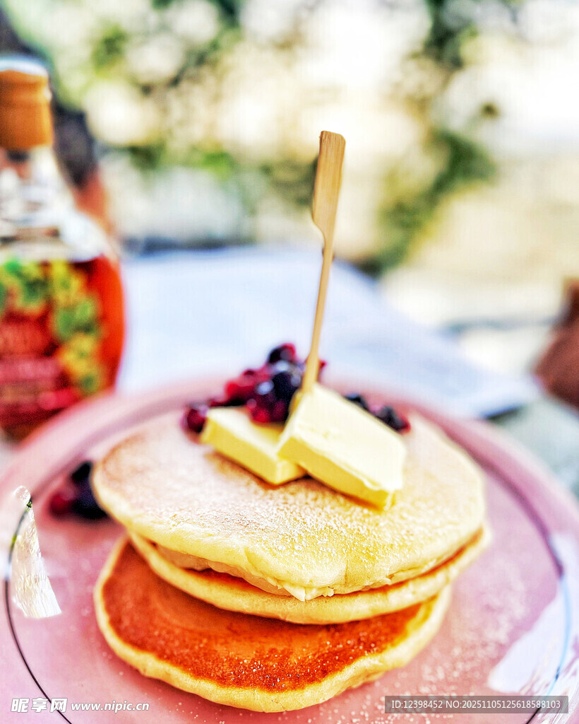 美味松餅配鮮果與黃油
