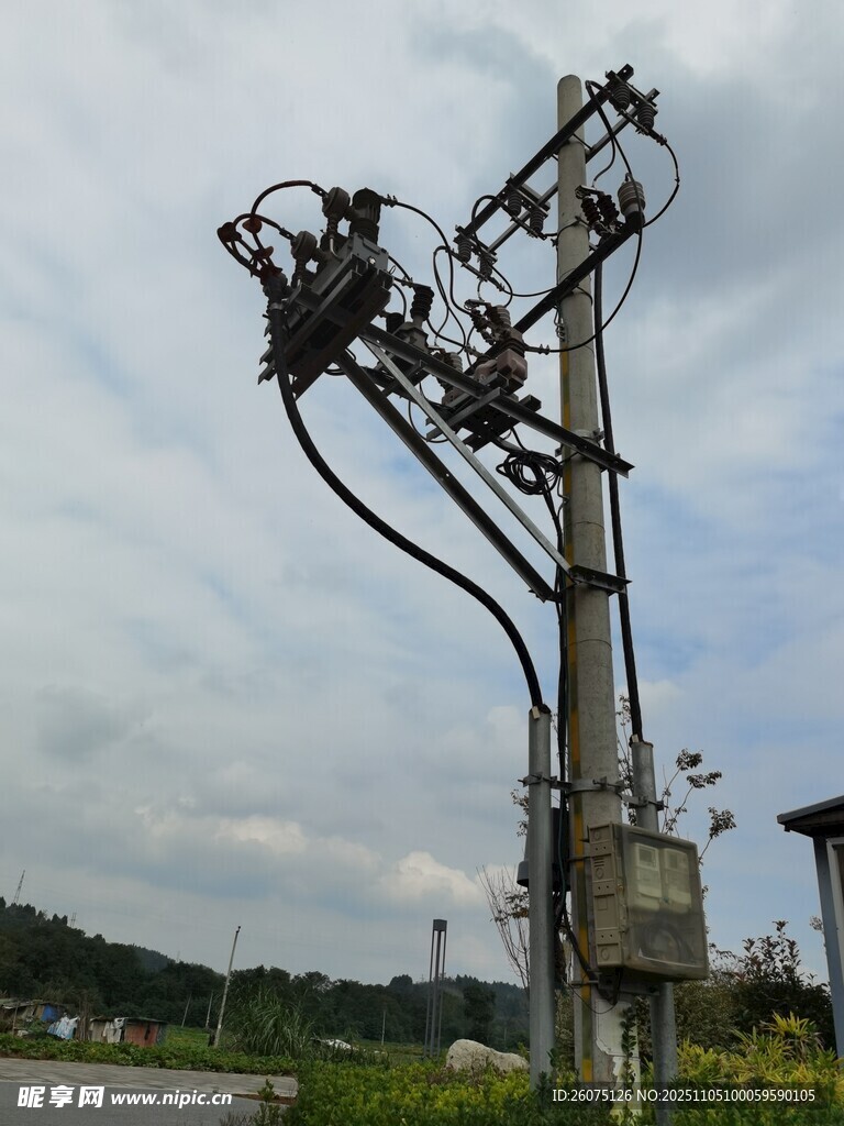 戶外電線桿及電力設(shè)備