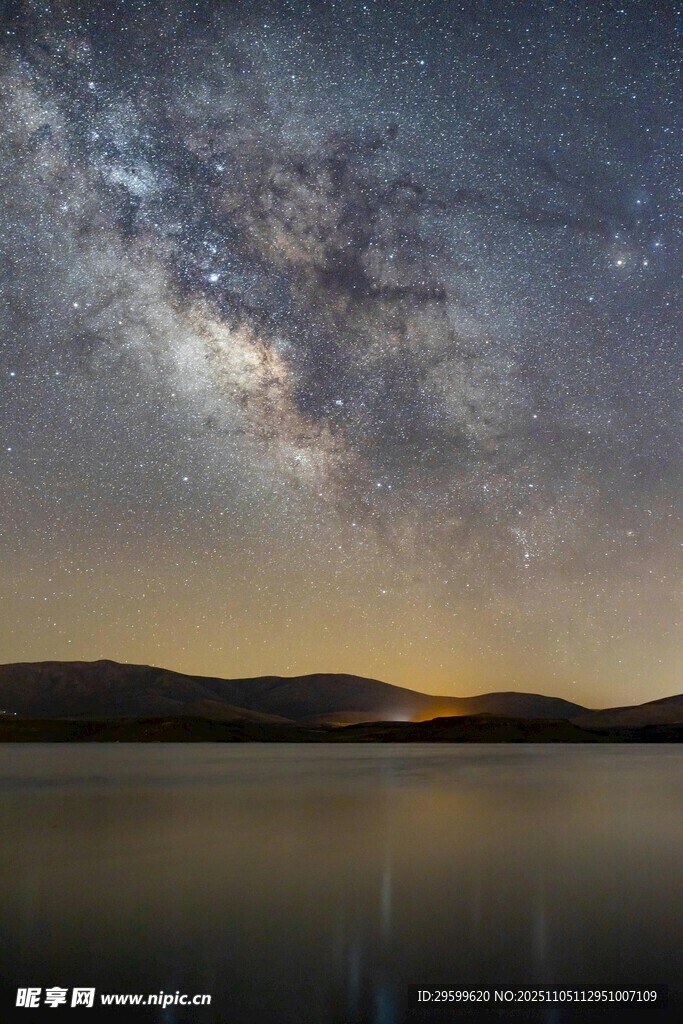 湖畔星空夜景 