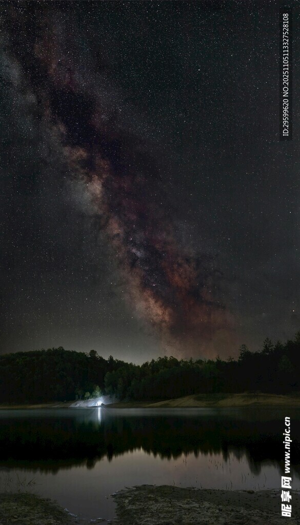 湖畔星空倒影美景