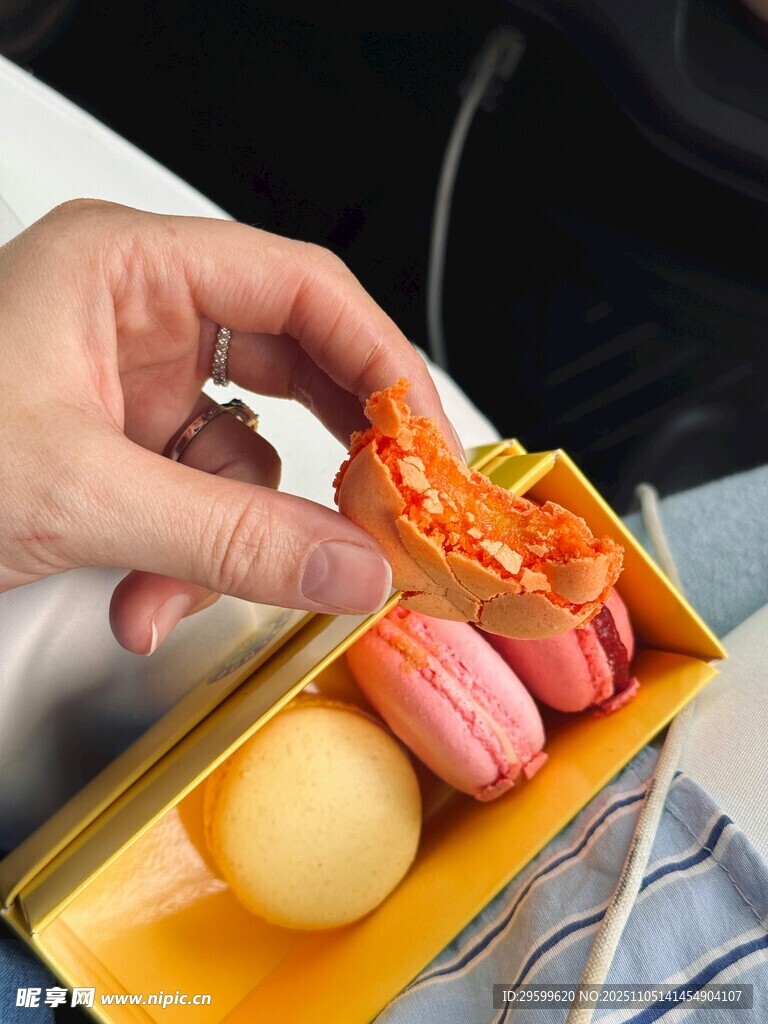 手取多彩馬卡龍?zhí)瘘c(diǎn)