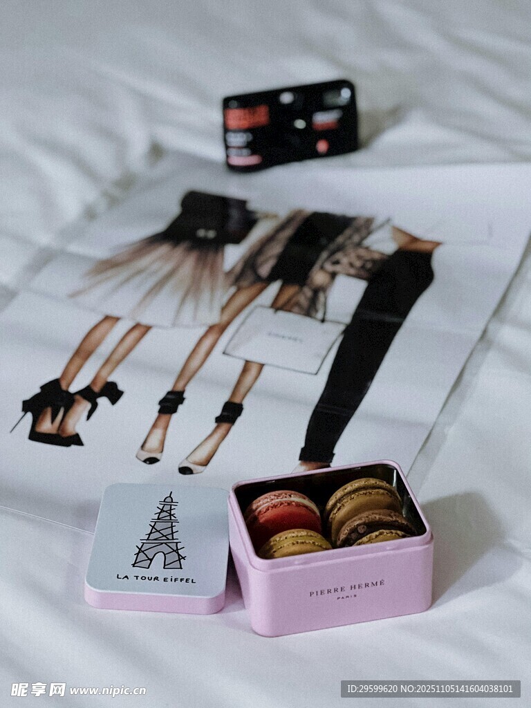 時(shí)尚美妝與甜點(diǎn)組合展示