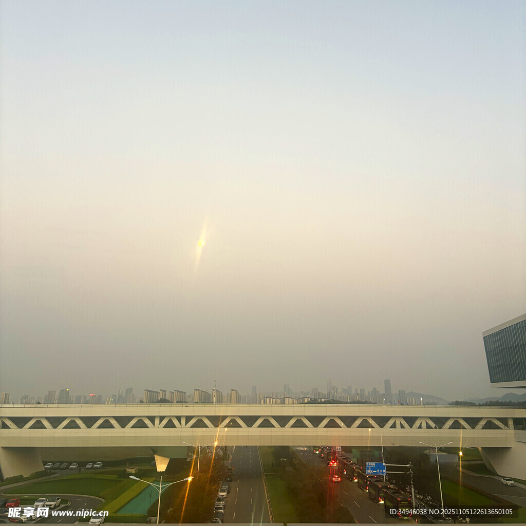 城市高架橋景象