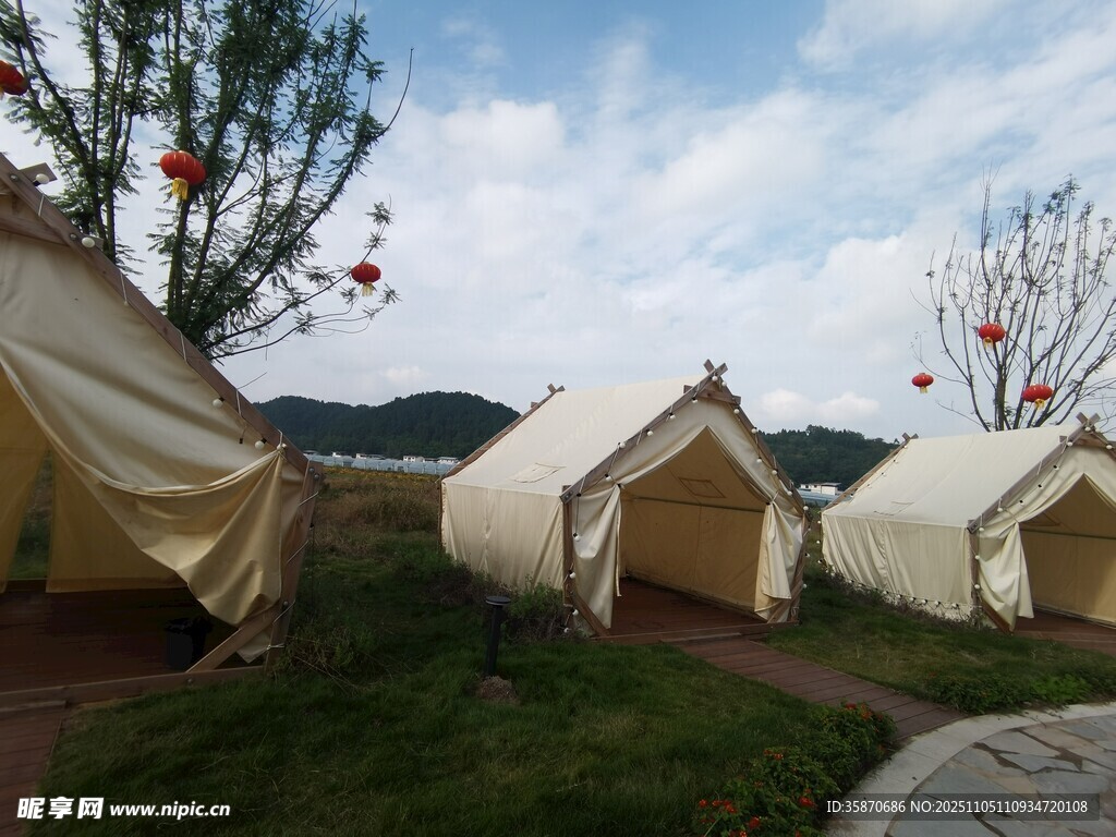 戶外露營帳篷場景