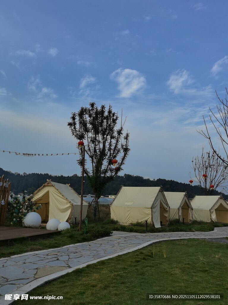 湖畔露營(yíng)帳篷風(fēng)景