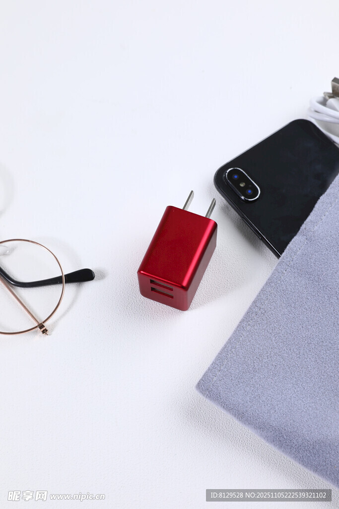 簡約桌面的日常隨身物品