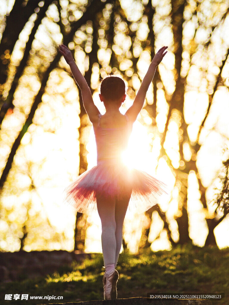 夕陽(yáng)下的芭蕾舞者