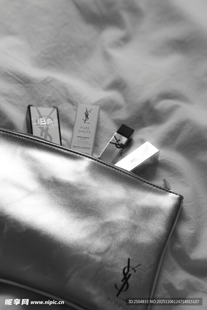 銀色圣羅蘭化妝包及小樣