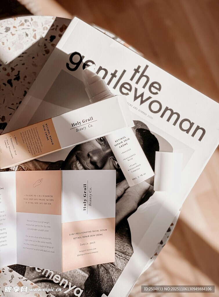 撕碎的雜志頁(yè)面