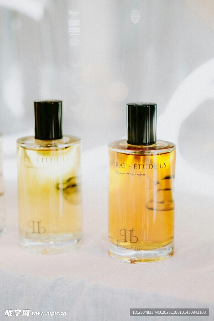 精致香水瓶展示