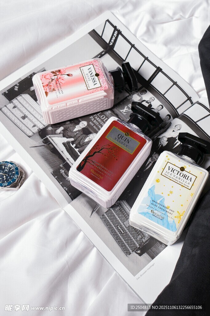 時(shí)尚配飾與衣物搭配展示