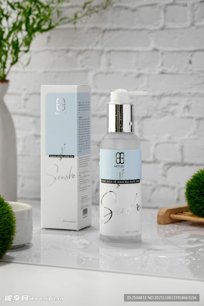 清新簡(jiǎn)約香水瓶展示