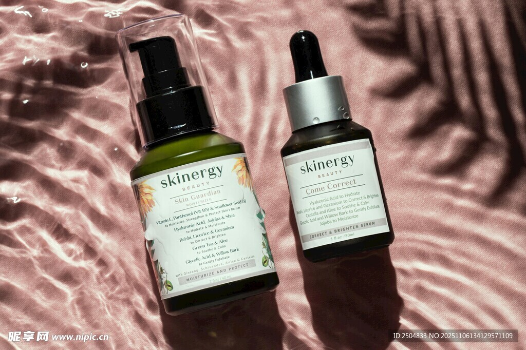 兩瓶精致護膚精華液