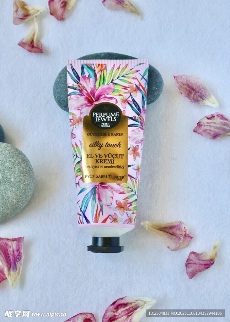 花卉圖案護(hù)手霜特寫