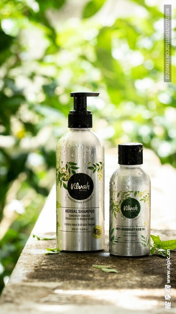 木質(zhì)臺上的精致洗護用品