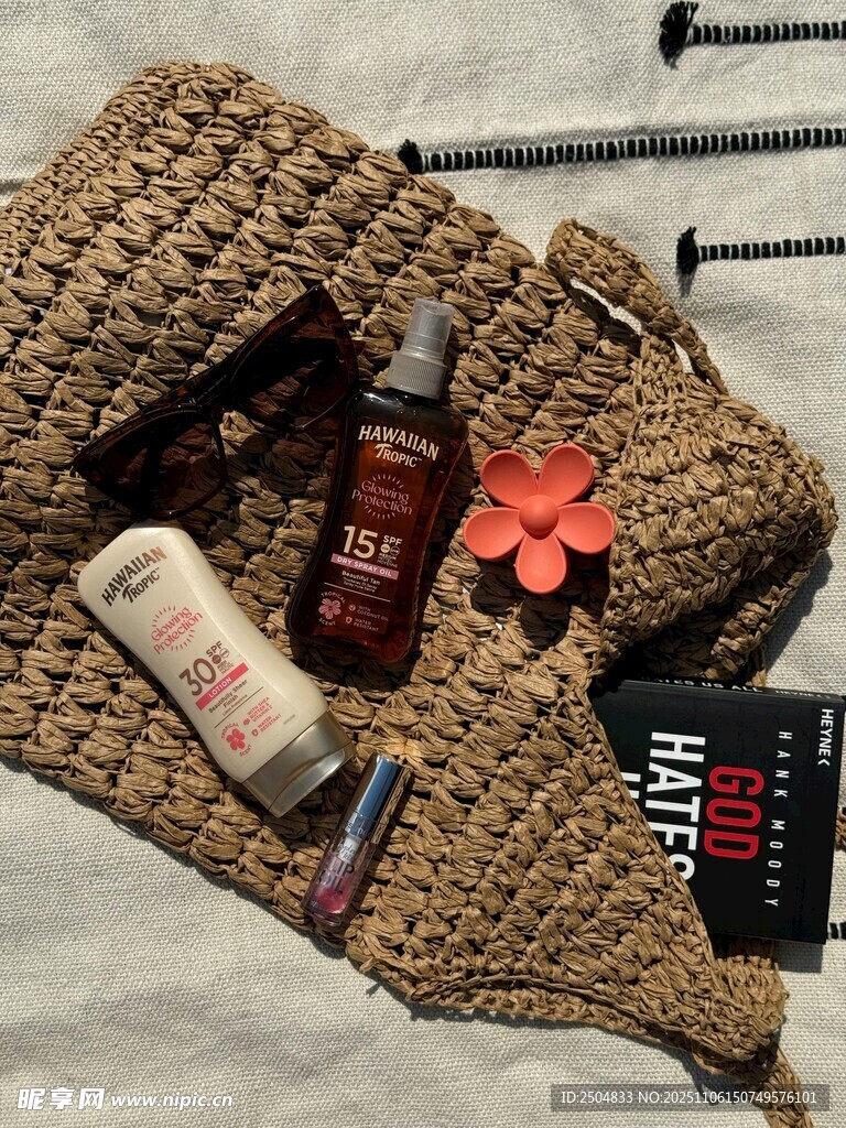 草編包與隨身物品展示