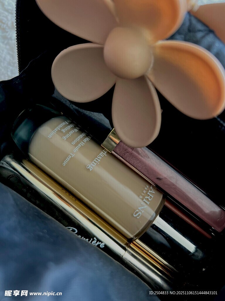 美妝工具與飾品精致組合