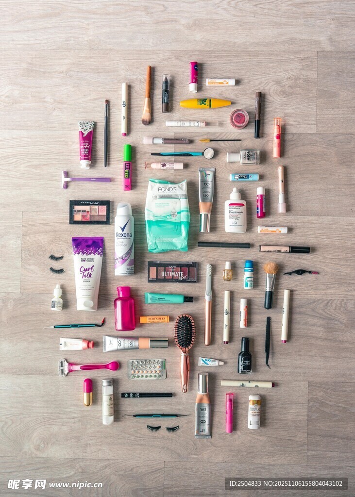 多樣美妝護(hù)膚品整齊陳列