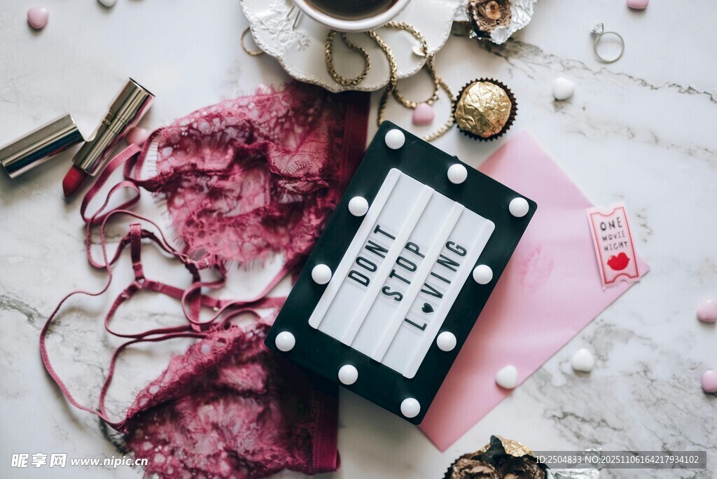 浪漫婚禮邀請(qǐng)函布置場(chǎng)景