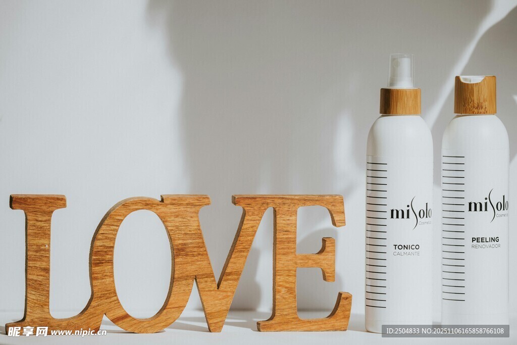 木質(zhì)L  E與香氛瓶組合