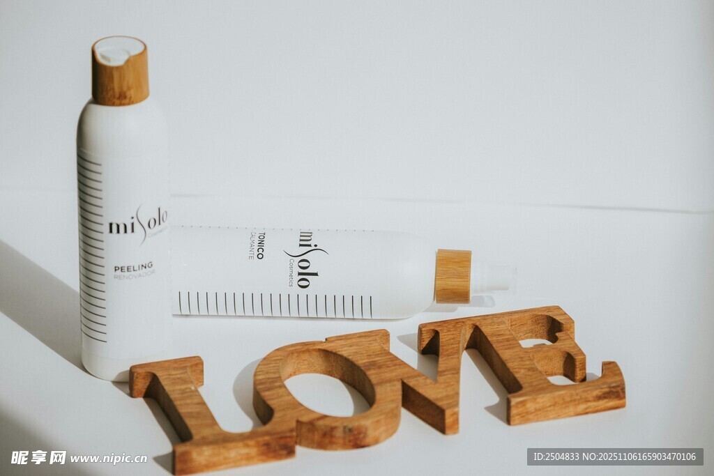 愛(ài)心造型與香煙的獨(dú)特組合