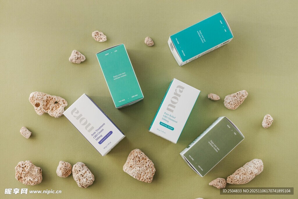 多彩護(hù)膚品與礦石擺放圖