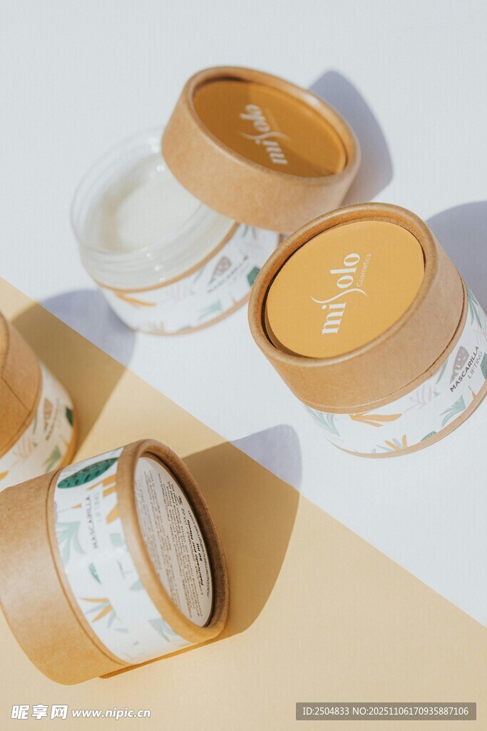 簡(jiǎn)約風(fēng)紙質(zhì)容器展示