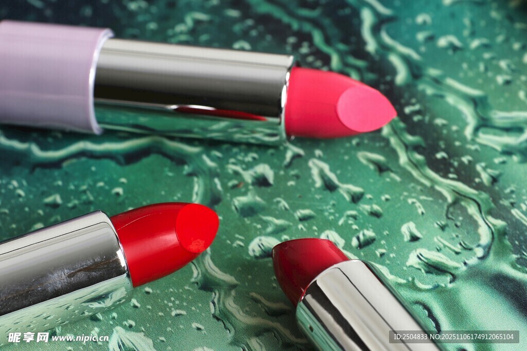 鮮艷口紅特寫展示