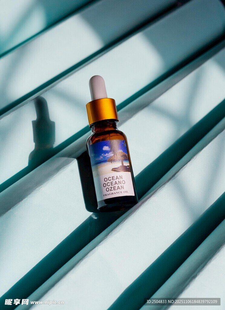 精致滴管精華液特寫