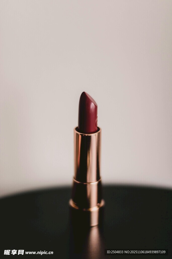 精致玫瑰色口紅特寫