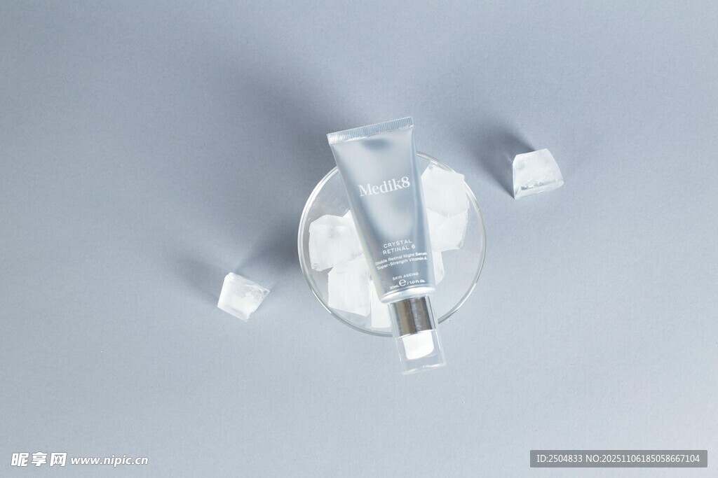 簡約風(fēng)護(hù)膚品展示