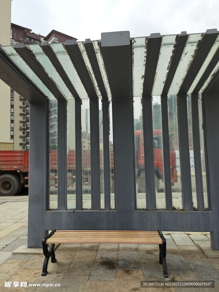 戶外長椅候車亭
