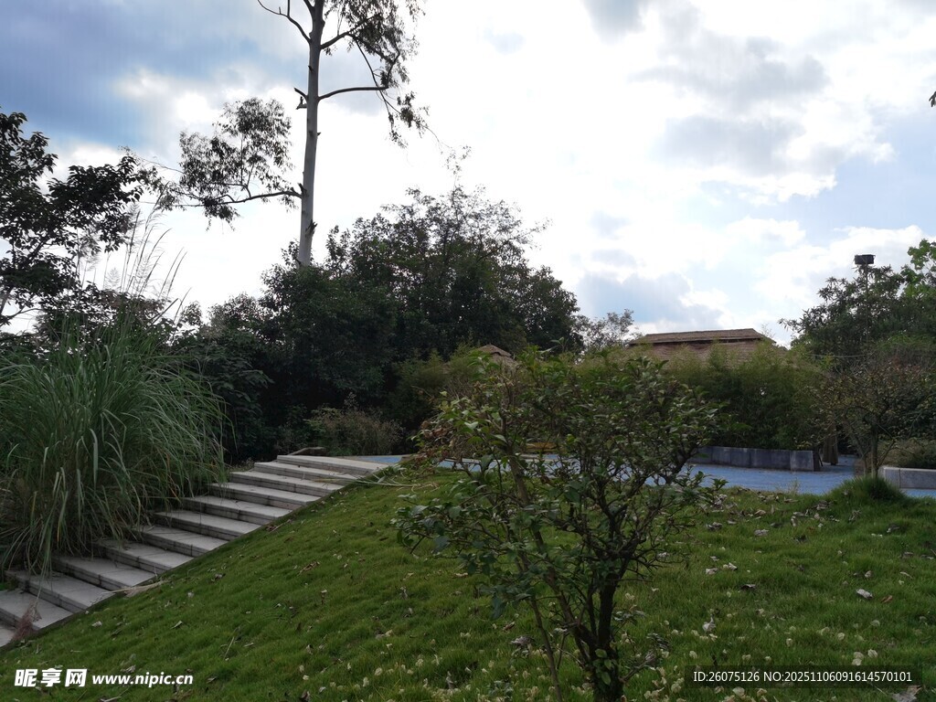 寧?kù)o美麗的戶(hù)外庭院景觀