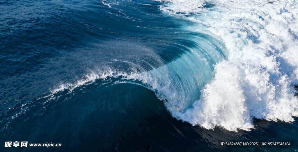 洶涌海浪海洋力量之美