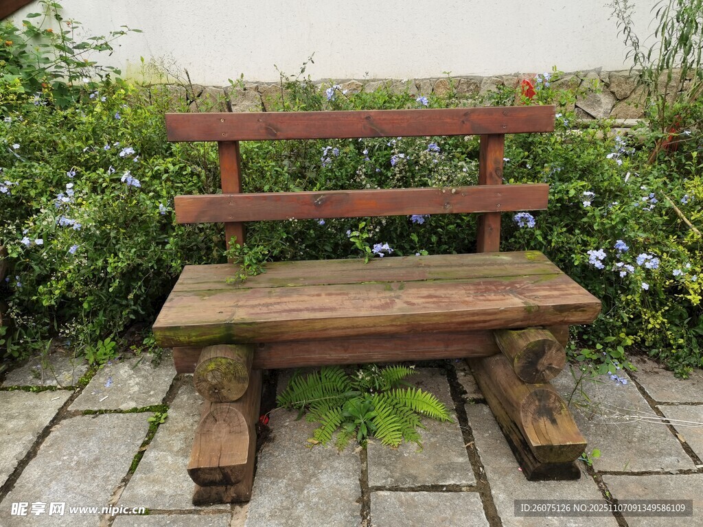 戶外木質(zhì)長椅自然氛圍濃