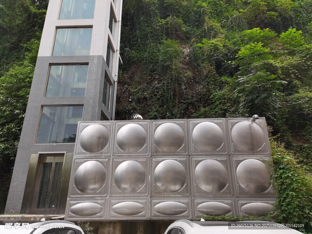 現(xiàn)代建筑與綠植景觀融合