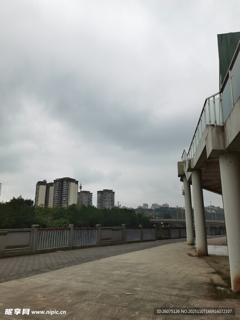 城市河畔觀景長廊