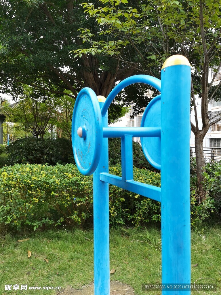 戶外藍(lán)色健身器材