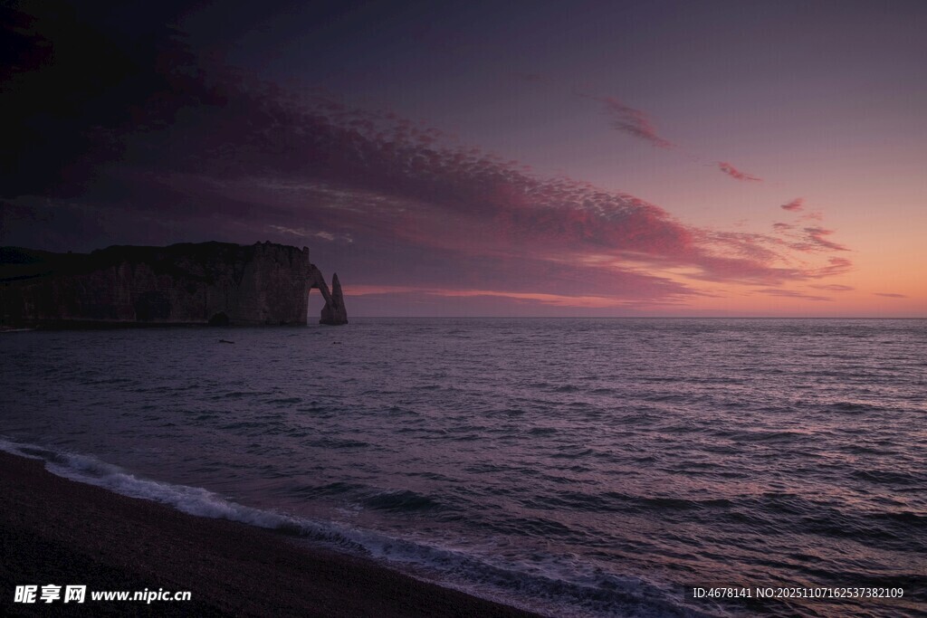 海邊壯麗日落與懸崖景觀