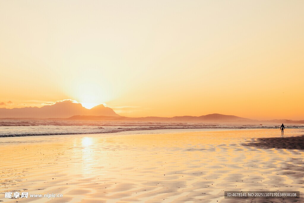 海邊日落美景靜謐沙灘