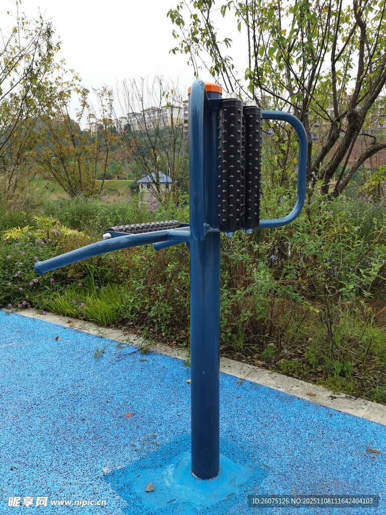 戶外藍(lán)色地面健身器材