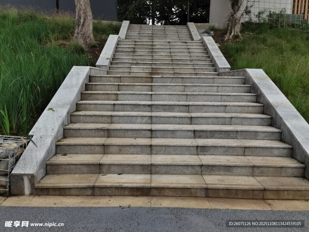 戶外木質(zhì)臺階景觀