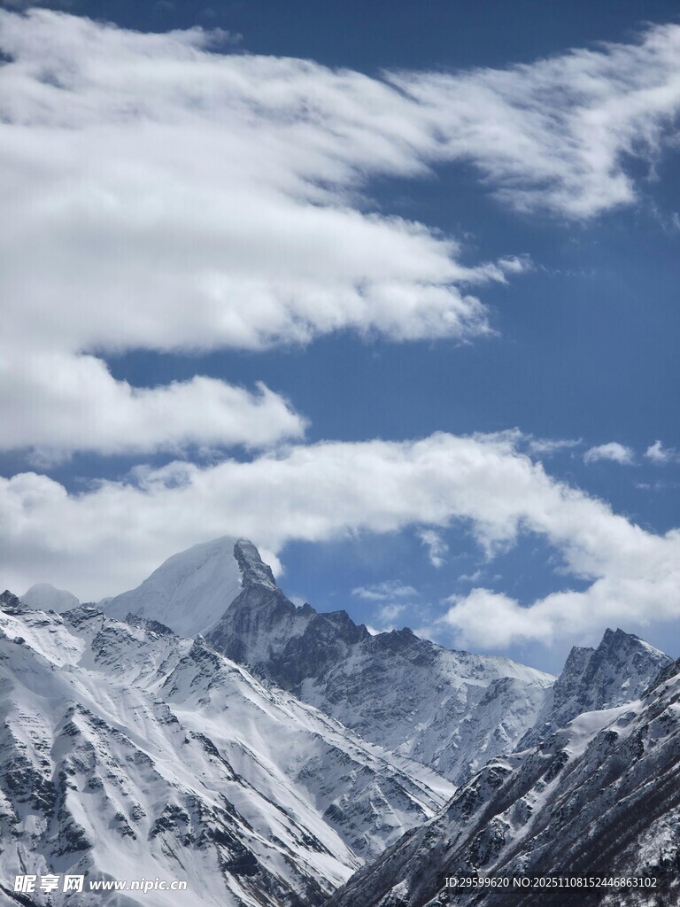 壯麗雪山藍(lán)天白云美景