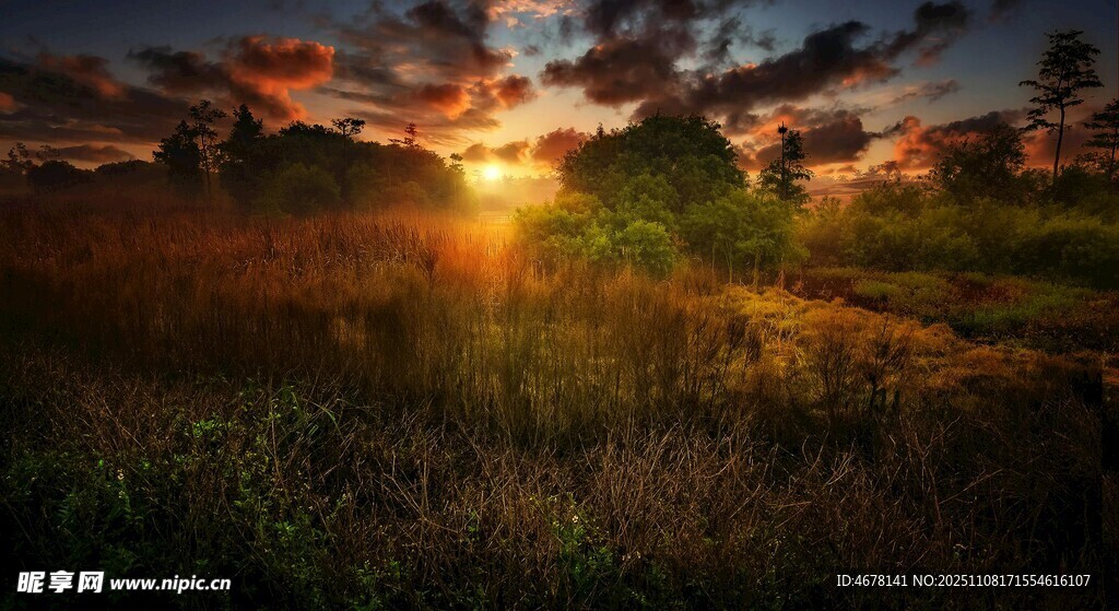 日落時(shí)分的田野美景