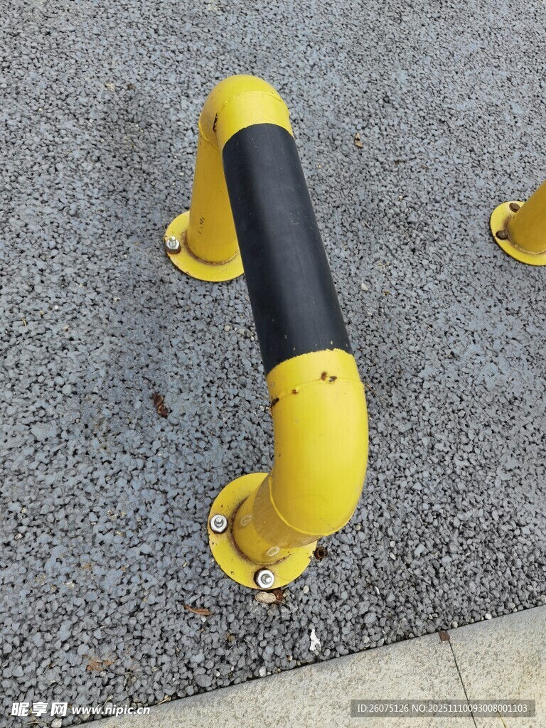 黃色防撞護(hù)欄