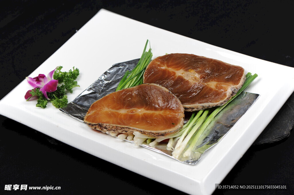 精致擺盤的美味煎制鵝肝