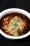 一碗鮮香的特色龍須面